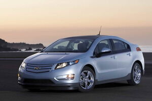 Chevrolet Volt IIHS 02 300x200