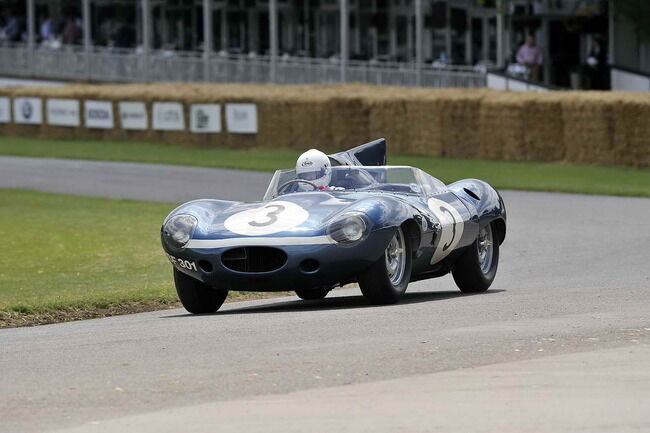 ...hasta auténticas "joyas", como este Jaguar XKD de 1955