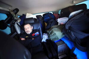 Los expedicionarios se alternaban en turnos de conducción de cinco horas cada uno, tanto de día como de noche