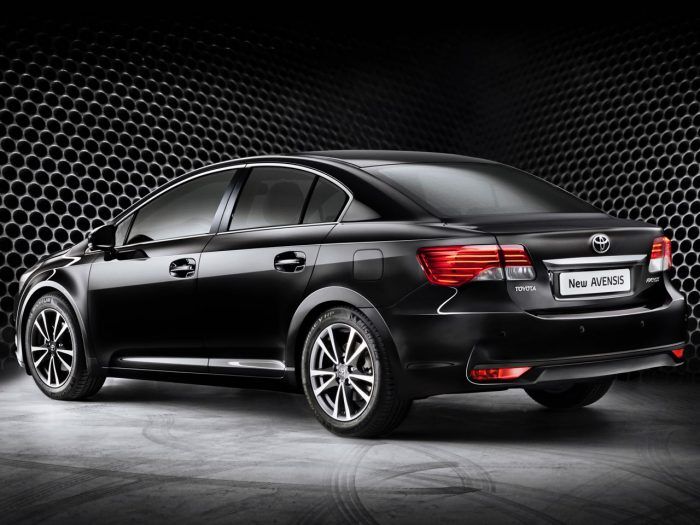 Toyota Avensis 2011 2 700x525