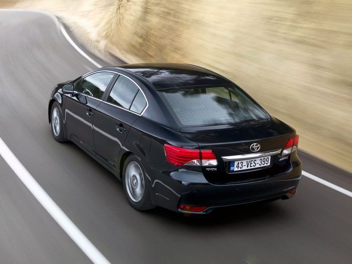 Toyota Avensis 2011 6 700x525