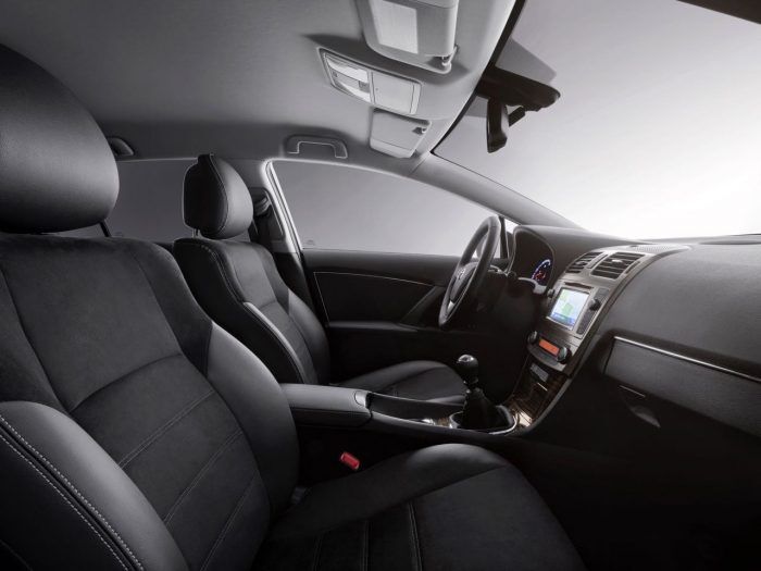Toyota Avensis 2011 Interior 1 700x525