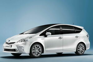 ...junto con el Toyota Prius +