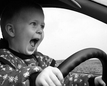 Detenido por llevar a su hijo de 4 años al volante