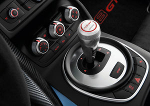 Audi R8 GT Spyder 16 300x212