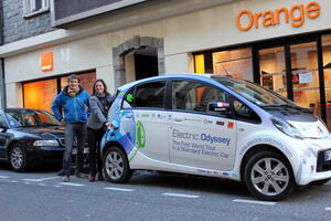 Gracias a las “redes sociales” un grupo de “pluggers” cederán una toma de corriente eléctrica para recargar el vehículo