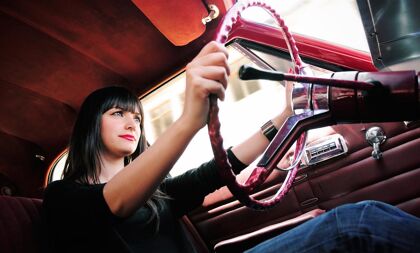 ¿Por qué vibra el volante del coche? Las 7 posibles causas