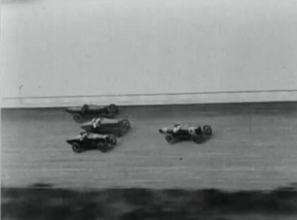 El primer accidente de carreras grabado