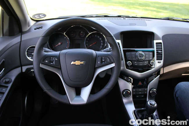 prueba chevrolet cruce 5 puertas diesel interior