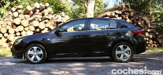 prueba chevrolet cruce 5 puertas diesel lateral 3