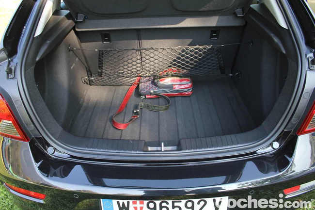 prueba chevrolet cruce 5 puertas diesel maletero 2