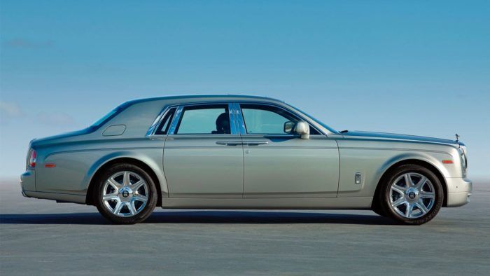 Rolls Royce Phantom 2013 3 700x394