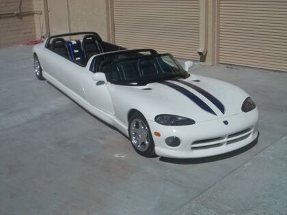 El Dodge Viper limusina