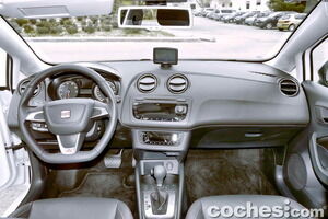 SEAT_Ibiza_FR_TSI_5p_18 El interior recibe muchos menos retoques que el exterior