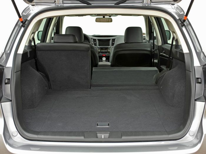 Subaru Legacy Station Wagon 2010 Maletero 1 700x525