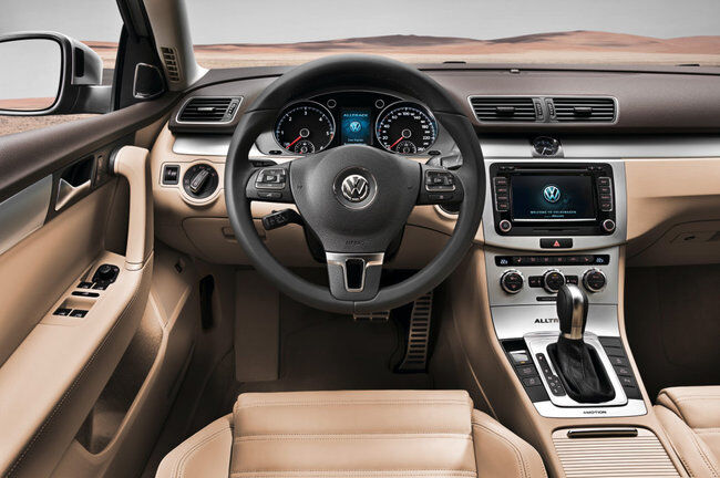Volkswagen Passat Alltrack 05 650x432