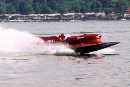 El Ferrari que volaba sobre las aguas