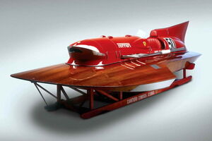 Arno_XI_02 El diseño del “Arno XI” utilizaba una configuración de doble casco que se mostró tremendamente rápida