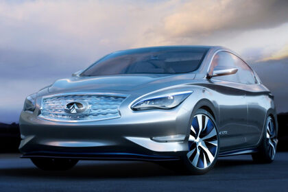 Infiniti LE concept, germen eléctrico de berlina lujosa