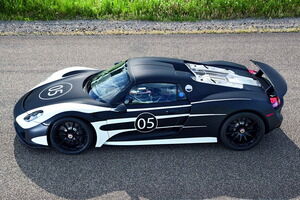 Porsche_918_Spyder_06 El camuflaje recuerda la decoración de los victoriosos 917 de competición de la marca alemana