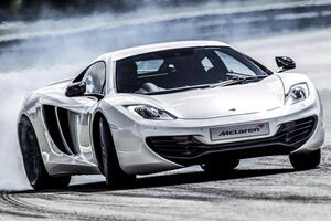 Mclaren_MP4_12C_2013_03 Mayor potencia y dinamismo del McLaren MP4-12C en su versión 2013