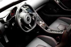 Mclaren_MP4_12C_2013_06 El interior tampoco es ajeno a las mejoras...