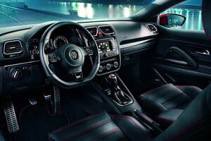 Volkswagen_Scirocco_GTS_09 Se ha llevado a cabo una cuidada "personalización" interior
