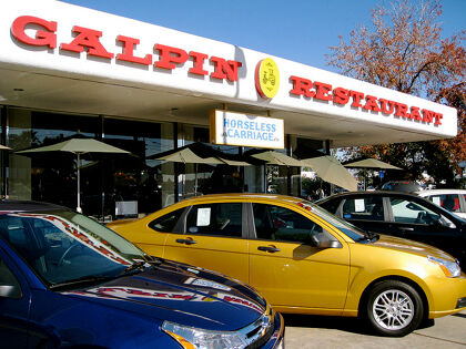 ¿Imaginas ir a cenar a un concesionario?