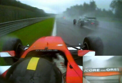 Alucinante reacción en un monoplaza bajo la lluvia