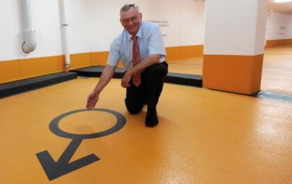 Plazas de aparcamiento para mujeres y hombres