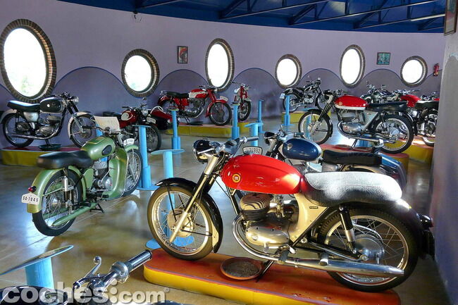 Museo_Moto_Coches_Clasicos_Hervas_28 En un principio el Museo solamente estaba dedicado a la exposición de motos...