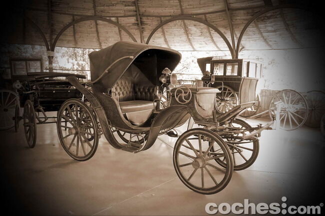 Museo_Moto_Coches_Clasicos_Hervas_43 En el pabellón nº 8 disfrutaremos de un espacio dedicado a todo tipo de carruajes de época