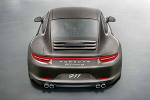 Porsche_911_Carrera_4_16 Los cambios estéticos son sutiles con una anchura 44 mm mayor en el eje posterior