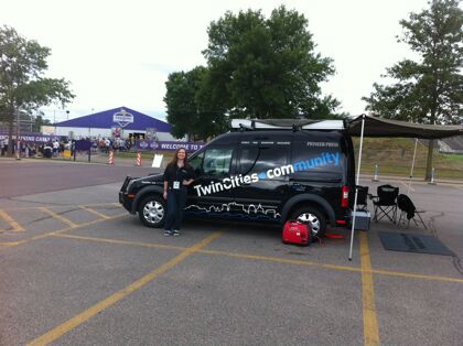 La redacción periodística en una furgoneta