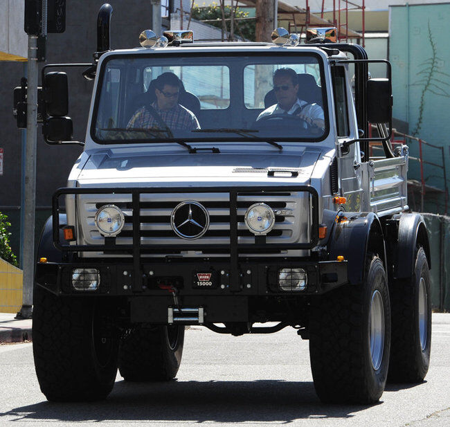 Arnold-Schwarzeneg-Mercedes-Unimog Arnold Schwarzeneg Mercedes Unimog 650x617
