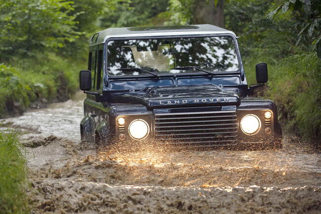 Land_Rover_Defender_2013_01