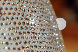 Rolls_Royce_Silver_Cloud_Swarovski_12 Han sido necesarios más de 3 años y el trabajo de 7 artesanos para pegar cada uno de los exclusivos cristales