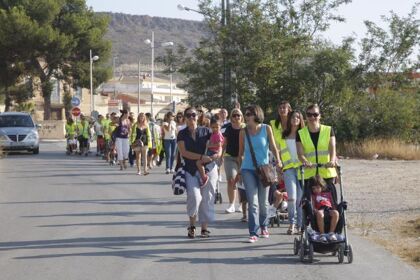 Al colegio, a pie y por carretera