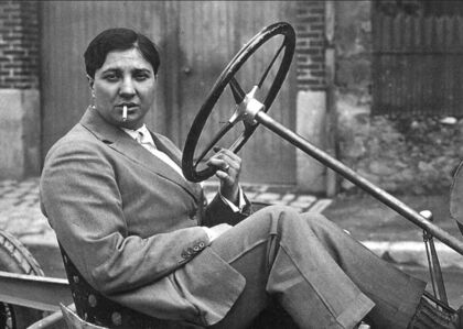 La mujer que se cortó los pechos para ser mejor piloto