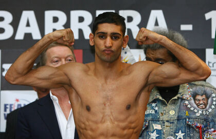 Inmoviliza a seis ladrones que intentaban robarle el coche