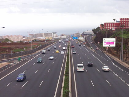 El Gobierno estudia cobrar un canon por usar las carreteras