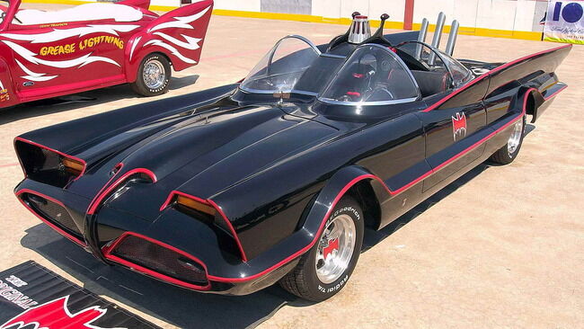 Batmobile_Batman_01