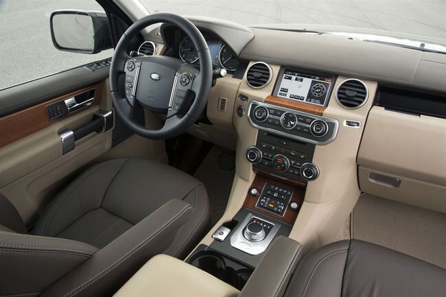Land Rover Discovery 4 2013 Interior 6 650x433