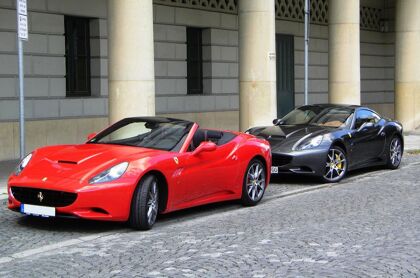 ¿Qué pasa con los dos nuevos Ferrari del Rey?