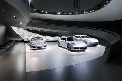 El increíble pabellón Porsche en el Autostadt de Wolfsburgo