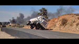 Kenworth W 900 Licence To Kill 01 300x169