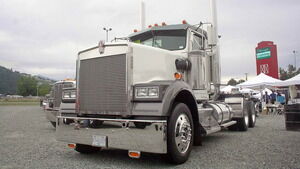 Kenworth W 900 Licence To Kill 02 300x169