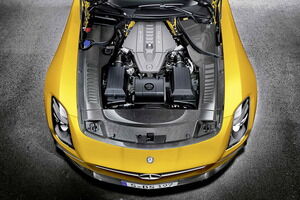El propulsor V8 de 6,3 litros ofrece 631 CV de potencia máxima