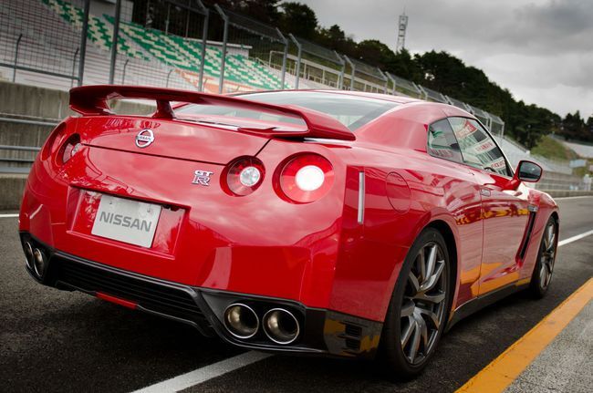 Nissan GT R 2013 10 650x431
