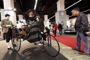 El primer vehículo patentado en 1886 por Karl Friedrich Benz